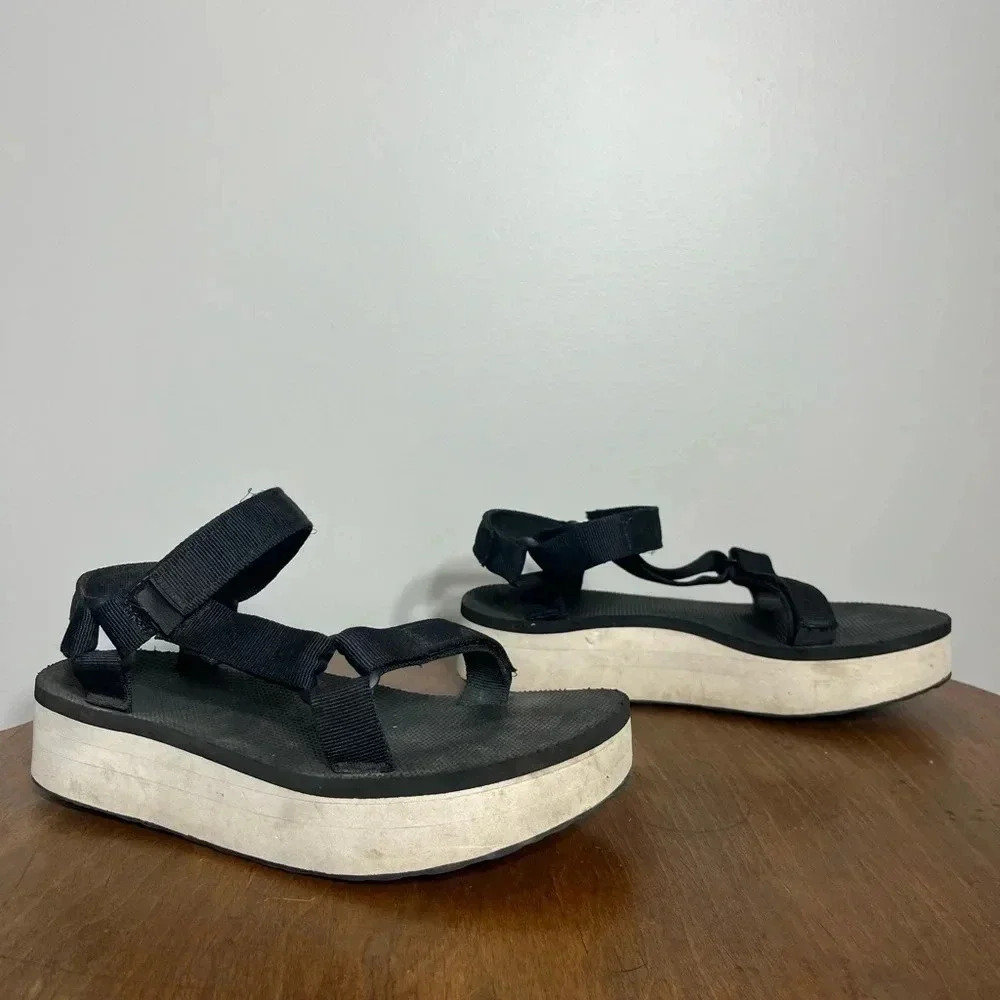 Teva Flatform Universal Adjustable Strap Sandal Size 9